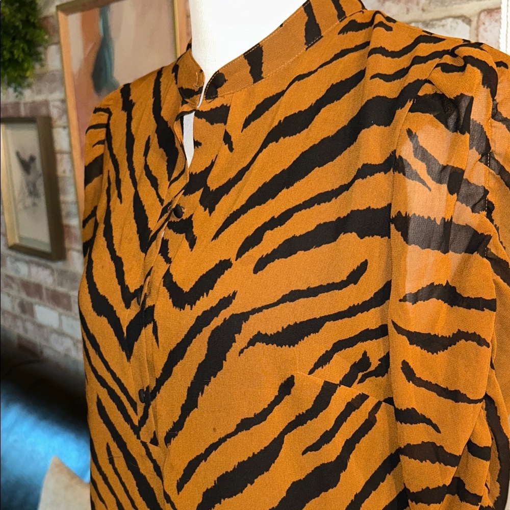 White House black market S Tiger Stripe Women's Top - Picture 6 of 13